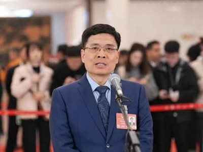 全國人大代表周云杰：要么與AI同進(jìn)化，要么被AI邊緣化